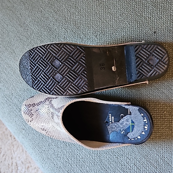 Clogs - Picture 3 of 3